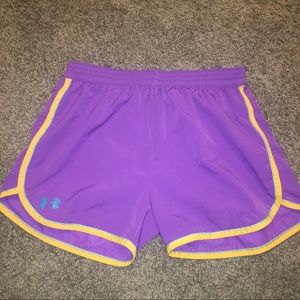 Under Armour Athletic Shorts - L